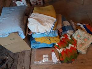 lot 126 image: Blankets & Afgans See Photos