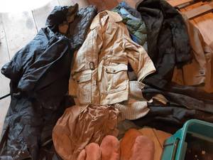 lot 137 image: Winter Coats, Snowpants, Gloves, Mittens in Tote No Lid