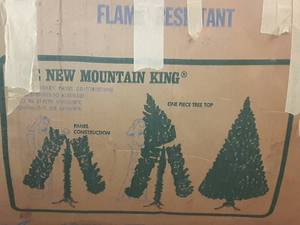 lot 224 image: Traditional Mountian King Artificial Tree With Stand In Box