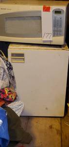 lot 177 image: Micowave & Mini Fridge Works