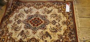 lot 185 image: 4 X 6 Area Rug See Photos