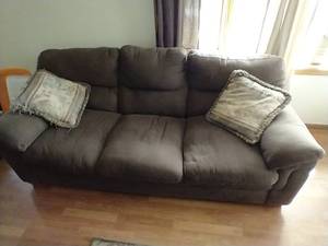 lot 5 image: Sofa