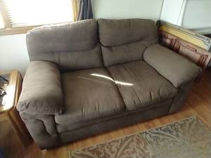 lot 6 image: Loveseat
