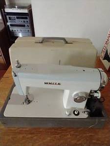 lot 10 image: Vintage White Sewing Machine