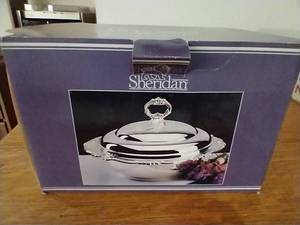 lot 19 image: Sheridan Covered Casserole Dish - New in Box