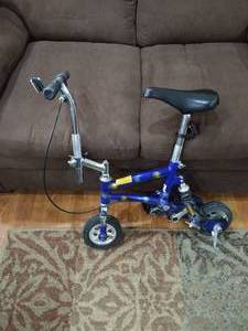 lot 29 image: Micro Bike