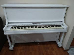 lot 30 image: Kimball Upright Piano