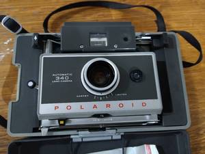 lot 33 image: Vintage Polaroid 340 Camera