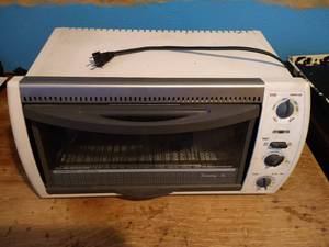 lot 40 image: Black & Decker Countertop Oven