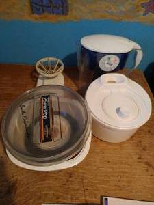 lot 41 image: 4 Non-Electric Kitchen Appliances