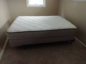 lot 47 image: Sealy Full-Size Bed
