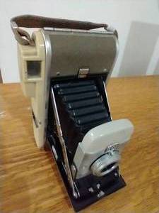 lot 57 image: Vintage Polaroid 8OA Land Camera