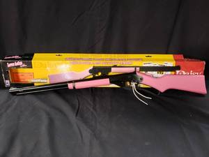 lot 79 image: Daisy  Girls BB Gun