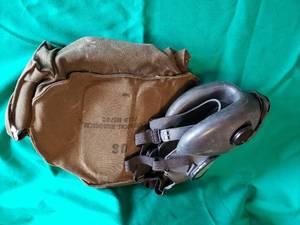 lot 91 image: Gas Mask with bag