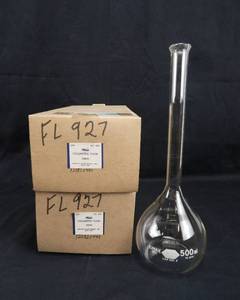 lot 1 image: Set of 2 Mercer Glass Works Merco Kimax 500 ML Glass Volumetric Flasks