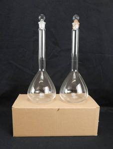 lot 13 image: Set of 2 Glass 500 ML Volumetric Flasks With Stoppers