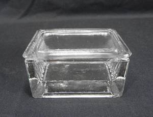 lot 118 image: Set of 4 Vintage Mercer Glass Works Oblong Heavy Glass Staining Dishes and Covers