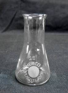 lot 122 image: Set of 12 Vintage Mercer Glass Works Merco 25 ML Glass Erlenmeyer Flasks - Made In Yugoslavia