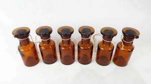 lot 143 image: Set of 6 Vintage Mercer Glass Works Merco 30 ML Amber Glass Flat Top Grooved Stopper Dropping Bottles