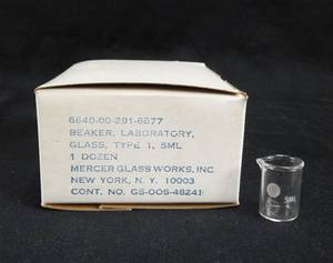 lot 147 image: Set of 12 Vintage Mercer Glass Works 5 ML Pyrex Borosilicate Glass Micro Beakers