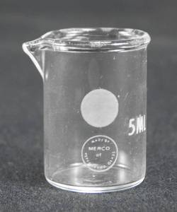 lot 156 image: Set of 12 Vintage Mercer Glass Works 5 ML Pyrex Borosilicate Glass Micro Beakers