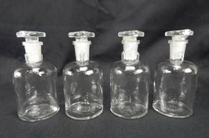 lot 177 image: Set of 4 Vintage Mercer Glass Works Merco 125 ML Clear Flint Glass Flat Top Grooved Stopper Dropping Bottles