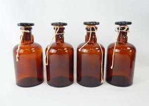 lot 178 image: Set of 4 Vintage Mercer Glass Works Merco 125 ML Amber Glass Flat Top Grooved Stopper Dropping Bottles