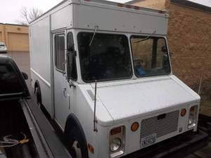 lot 1 image: 1988 Chevrolet P30 PostalBread Truck 1-Ton Diesel