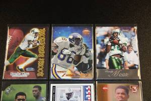 lot 29 image: 1998 Randy Moss Football Card Rookie Lot  6 Rookie Cards