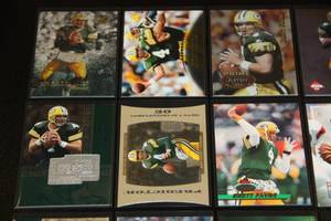 lot 34 image: Brett Favre Football Card Lot  24 Cards