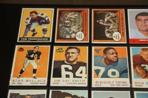 lot 55 image: Vintage Football Card Lot  20 Cards