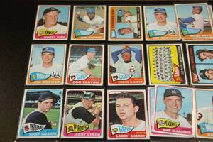 lot 73 image: 1965 Topps Baseball Card Lot  37 Cards