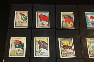 lot 88 image: 1963 Topps Midgee Flag Trading Card Lot  11 Cards
