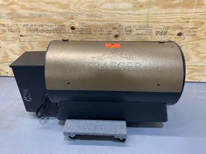 lot 22 image: TRAEGER Pro Series 34 Pellet Grill in Bronze (missing pieces)