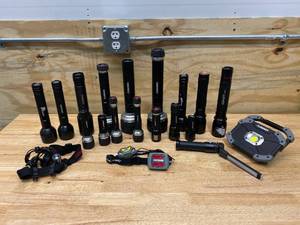 lot 78 image: Salvage lot of Flashlights