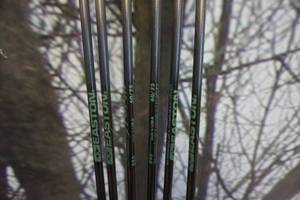 lot 12A image: 6 - Easton Carbon Storm Arrows
