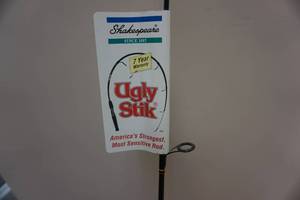 lot 145 image: Shakespeare Ugly Stick SPC1102 6 Graphite Spinning Rod