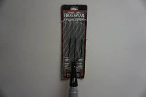 lot 166 image: Cumings Brand Model FG-5 9 Aluminum Telescoping Pole With Danielson 3 Tine Frog Spear