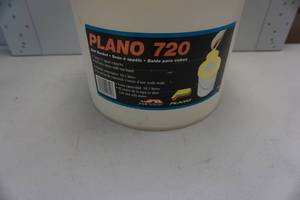 lot 179 image: Plano Model 720 Large 11 Quart Bait Bucket