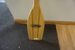 lot 215 image: Caviness Woodworking Feather Brand 4 Wood Paddle