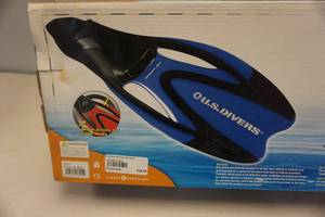 lot 254 image: US Divers Brand Professional Quality Snorkeling Fins