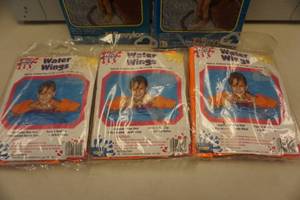 lot 316 image: Large Lot of Childrens Water Wings Arm Flotation Units