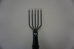 lot 165 image: Cumings Brand Model FG-5 9 Aluminum Telescoping Pole With 5 Tine Frog Spear