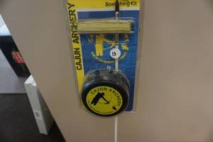 lot 13 image: Cajun Archery Model 4990D Sting A Ree II Bow Fishing Kit