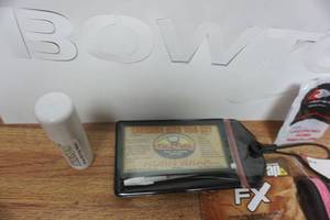 lot 100 image: Bow Hunters Accessory Pack #4