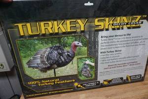 lot 60 image: Advantage Hunting Turkey Skinz Full Feather Turkey Decoy Cover