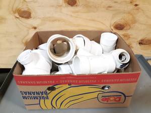lot 521 image: NEW Box of 2 to 4 Sch40 Pipe Fittings