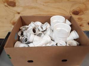 lot 522 image: NEW Box of 1-12 to 4 Sch40 Pipe Fittings - Mostly Double Wyes