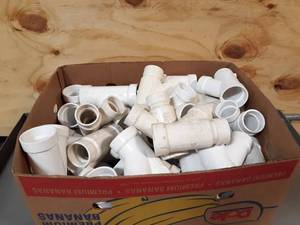 lot 523 image: NEW Box of 1-12 & 2 Sch40 Pipe Fittings - Mostly Sanitary Wyes