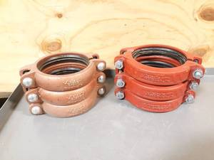 lot 539 image: NEW Lot of 6 Victaulic 6 QuickVic Pipe Clamps
